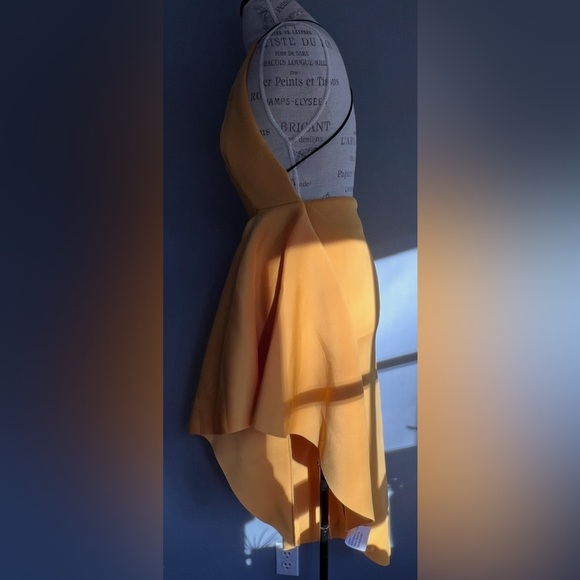 ASOS DESIGN plunge side pep hem midi dress in mustard - Picture 4 of 6